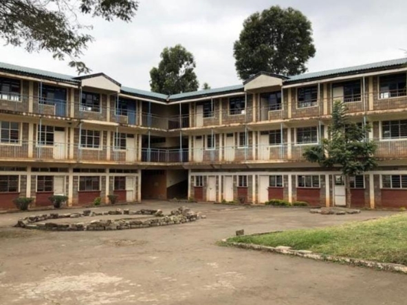 Commercial Property with Parking in Garden Estate