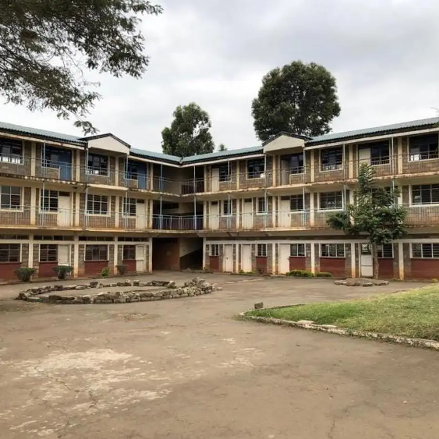 Commercial Property with Parking in Garden Estate